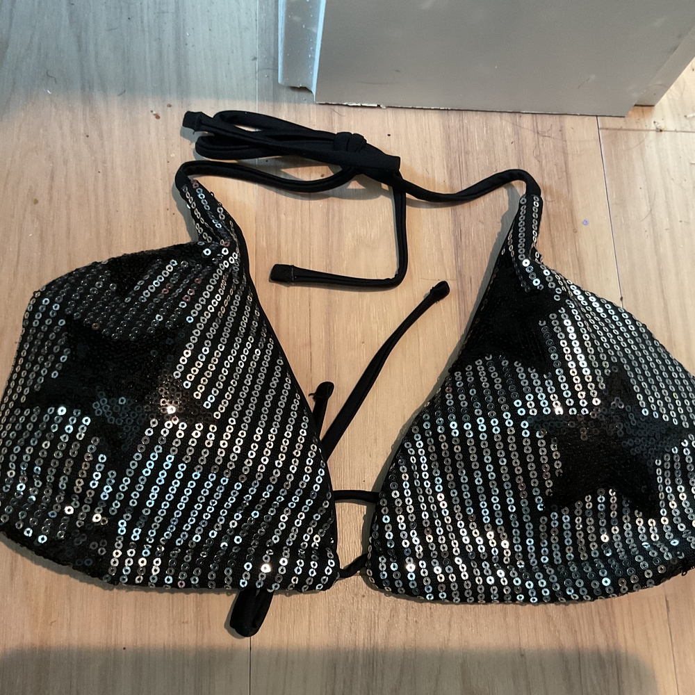 NEW NEVER WORN Sequin Triangle Bikini Top - Black